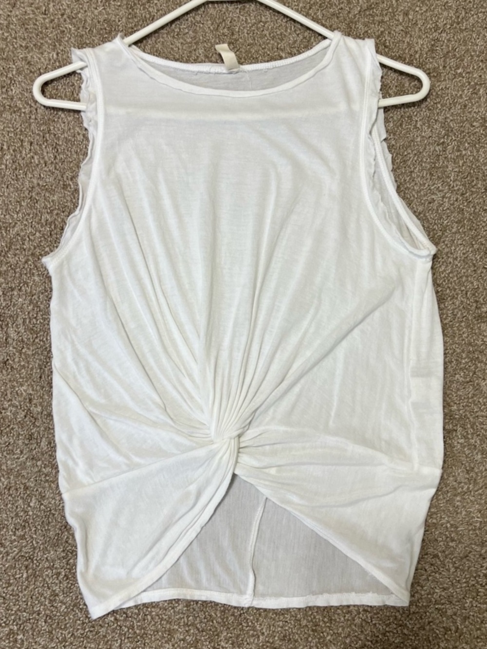 Elan Twisted Hem Tank in White Size Medium